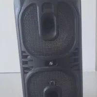 باند با صدای بلند تخیف دار با کارتون و میکروفون