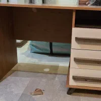 میز تحریر وکامپیوتر وشلف دیواری کاملا نو