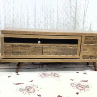 میز تلویزیون چوبی تمیز