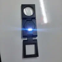 ذره بین پای دار