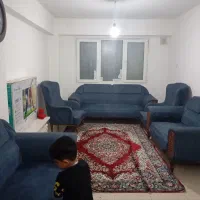 مبل ۹نفره تمیز فقط ۳نفره و ۲ یه کم فرورفتگی داره