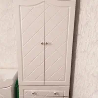 یک عدد کمد لباس بچه وویترین وهمراه جلو تختی