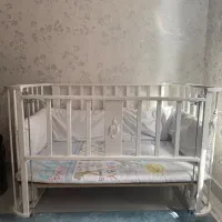 تخت کنار مادر
