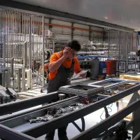 مونتاژکار استادکار کارگر درب پنجره دوجدارهupvcنیرو