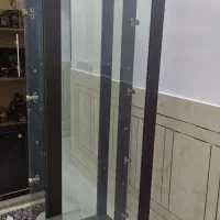 ویترین شیشه ای چوبی