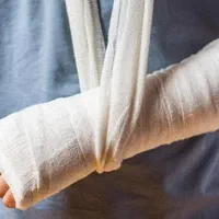 شکسته بند، افتادگی ناف ،تُل گلو، رگ گیری در سهیلیه