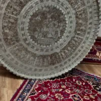 سینی مجمع مسی بزرگ قطر ۱۲۰ سانتی قلم کاری ۸۰ ساله|کلکسیون اشیاء عتیقه|تهران, سهروردی|دیوار