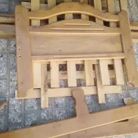 تخت چوبی یکنفره سالم وتمییز