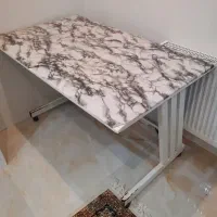 میز کار و کامپیوتر و میز تحریر محکم، بادوام و تمیز