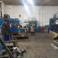 استخدام نیروی کار در کارگاه تولیدی لاستیک