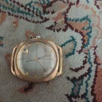 ساعت بسیار قدیمی و زیبا