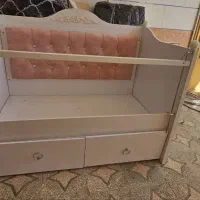 تشک ۳ تومن کاملا نو  تخت هم در حد نو قیمت ۷و۵۰۰