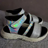 تعدادی کفش دخترانه