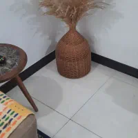 گلدان حصیری همراه با گل