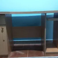 میز تحریر و کامپیوتر