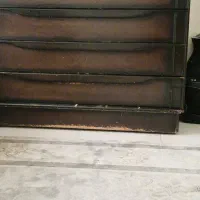 تخت دو نفره همراه دراور اینه با تشک ۵ تومن|تخت و سرویس خواب|ری, علایین|دیوار