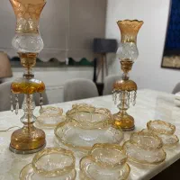 یک جفت شمعدان و سرویس پذیرایی