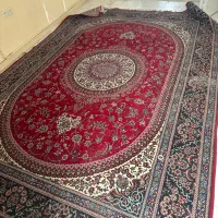 دوعدد فرش قدیمی و بخاری