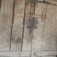 درب چوبی قدیمی گردوی|کلکسیون اشیاء عتیقه|شیراز, امام حسین|دیوار