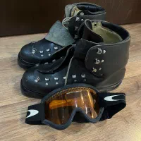 کفش اسکی همراه با عینک  oakley