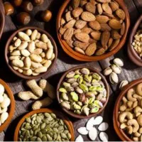 فروشنده خانم آجیل و خشکبار دو شیفت