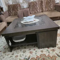 میز به همراه ۴ میز عسلی