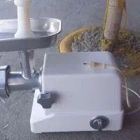 فروش چرخ گوشت با یک ترازو
