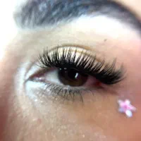 خدمات و آموزش تخصصی کاشت مژه و لیفت مژه و ابرو
