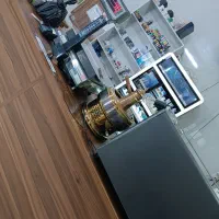 فروشنده خانوم سوپر مارکت داخل جاده