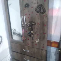 کمد میز فقط ریل یکی از کشوها خراب یه ریل میخاد