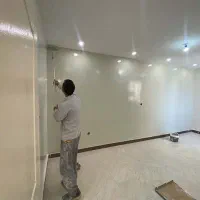 رنگ کاری کاغذ دیواری کنار سقف کاذب|خدمات پیشه و مهارت|پیشوا, |دیوار