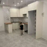 کابینت هایگلاس ترک کاملا نو و برچسب کنده نشده