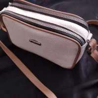 دوعدد کیف|کیف، کفش، کمربند|دورود, |دیوار