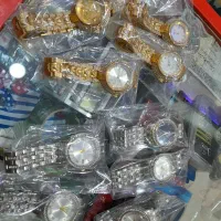 تعداد ۳۳۰دستگاه انواع ساعت در اشکال مختلف