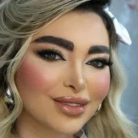میکاپ کار حرفه ای