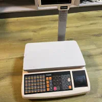 ترازو و کالباس بر ایتالیایی