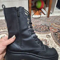 یک جفت بوت سایز ۴۰ نو نو نو