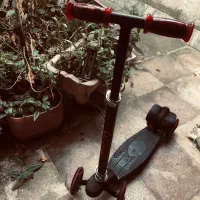 چهار چرخه پدالی و اسکوتر در حد نو