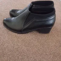 نیم بوت سایز ۴۰ بسیار خوش پا و شیک
