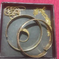 مقدار ی طلا و سکه به قیمت تابلو