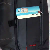 کیف دانشجویی و لپتاپ