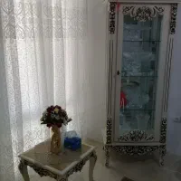 میز تلویوزیون و ویترین درحد نو وسالم وتمیز