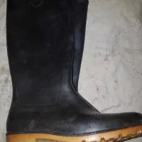 دو جفت چکمه کار لاستیکی