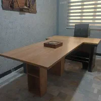 میز مدیریت با میز کنفرانس