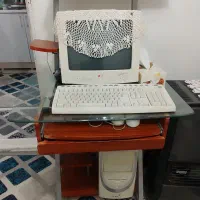 میز کامپیوتر در حد نو