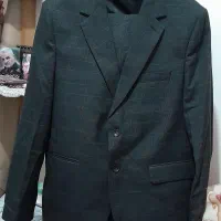 یه عدد کت شلوارمردانه