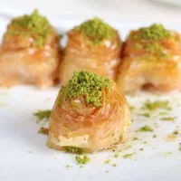 کارگر ساده خانم و آقا با بیمه برای شیرینی پزی|استخدام خدمات فروشگاه و رستوران|مشهد, ثامن|دیوار