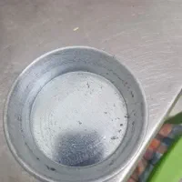 تعدادی وسایل شیرینی پزی  دلیل دوشغله بودن به فروش