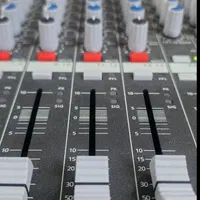 مداحی و مجری گری مراسمات مذهبی در قبرستان و منازل