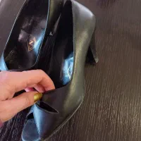 کفش|کیف، کفش، کمربند|بابل, |دیوار